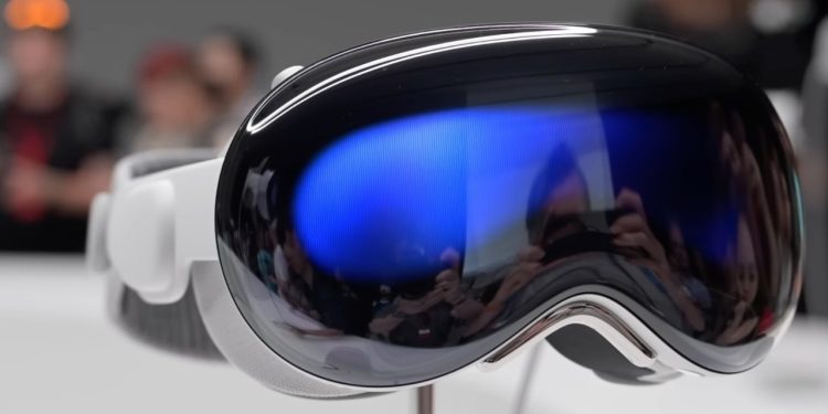 Apple Vision Pro’nun 2025’te M5’i alması bekleniyor, ancak daha düşük maliyetli model gecikme yaşadı.