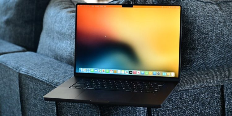 MacBook Pro Serisi, 20. yıl dönümü için 2026’da büyük bir tasarım değişikliği alabilir.