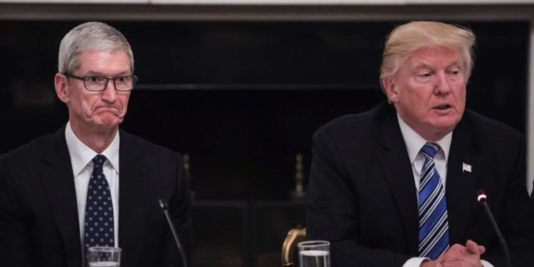 “Tim Cook’un Trump’tan Apple’a Nasıl Yardım Aldığı”