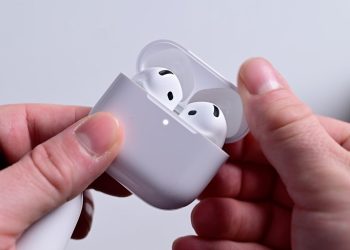 Apple, AirPods Pro 2 ve AirPods 4 için firmware’i tekrar güncelliyor.