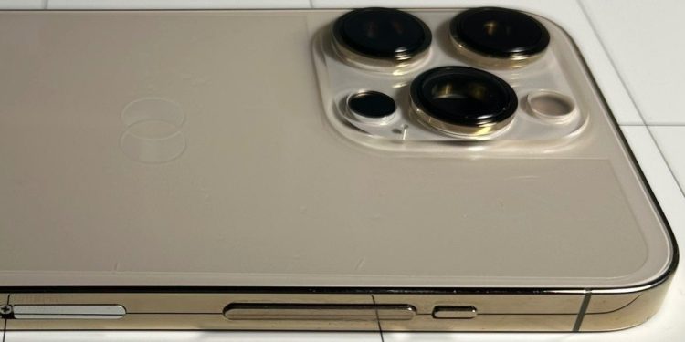 Bir iPhone 14 Pro prototipi, Apple’ın Proje Bongo’nun mütevazı başlangıcını ortaya koyuyor