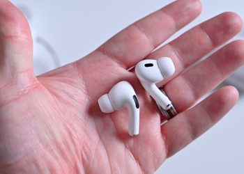 Apple, AirPods Pro 2’ye Fransa’da işitme testleri getiriyor ancak önemli bir özelliği geri tutuyor.