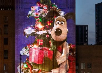 Wallace ve Gromit, Apple’ın İngiltere Merkezini Noel için Aydınlattı