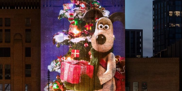 Wallace ve Gromit, Apple’ın İngiltere Merkezini Noel için Aydınlattı