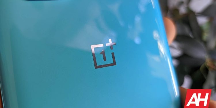 “OnePlus, Snapdragon 8 Elite ile Kompakt Bir Amiral Gemisi Akıllı Telefonu Piyasaya SÜrebilir”