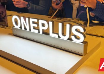OnePlus 13R Sızdırılan Görselleri: Düz Kenarlar ve Seramik Arka Kapak Özellikleri