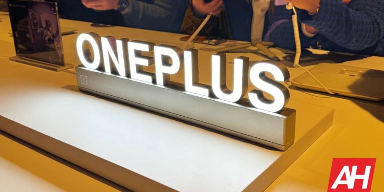 OnePlus 13R Sızdırılan Görselleri: Düz Kenarlar ve Seramik Arka Kapak Özellikleri