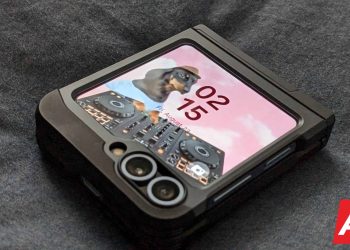 Samsung, gelecek yıl daha uygun fiyatlı bir Galaxy Z Flip modeli piyasaya sürmeyi planlıyor