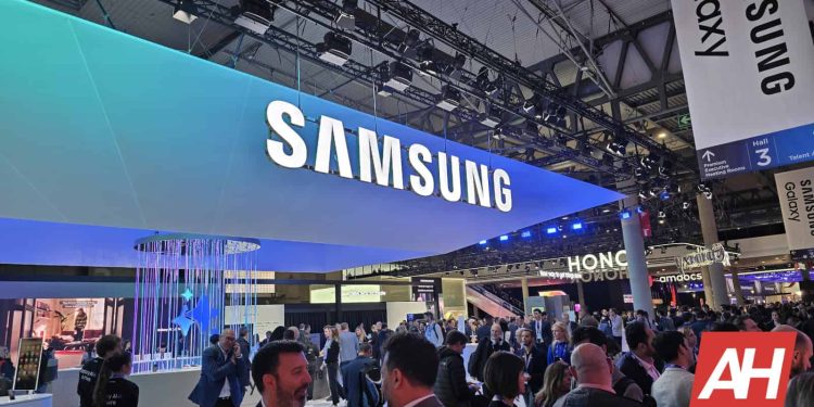 Samsung’un içe katlanabilen üç katlı akıllı telefonu