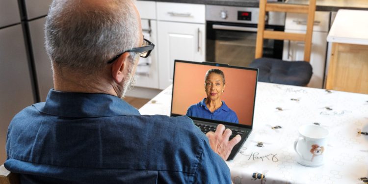 “Alzheimer ve demans hastaları için ilk fotogerçekçi AI avatarı Lenovo ve Innovations in Dementia tarafından tanıtıldı”