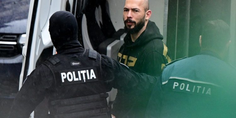 Hackerlar Andrew Tate’in çevrimiçi üniversitesine sızdı, veri çaldı ve sohbetleri emojiyle doldurdu.