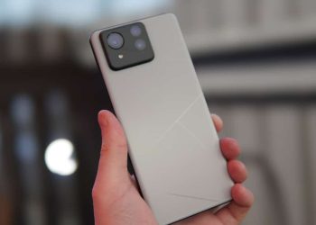 ASUS ZenFone 12 Çevrimiçi Olarak Tanıtıldı, Gelecekteki Gelişini Duyurdu