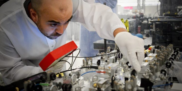 Microsoft ve Atom Computing, 2025’te ticari kuantum bilgisayar sunacak.