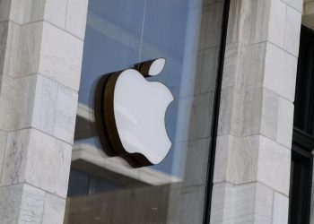 Apple’ın 2025’te AI destekli duvara monte akıllı ev tableti çıkaracağı iddia ediliyor.