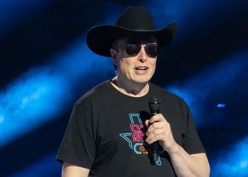 Tesla, tekrar bir trilyon dolarlık kulübe katıldı.