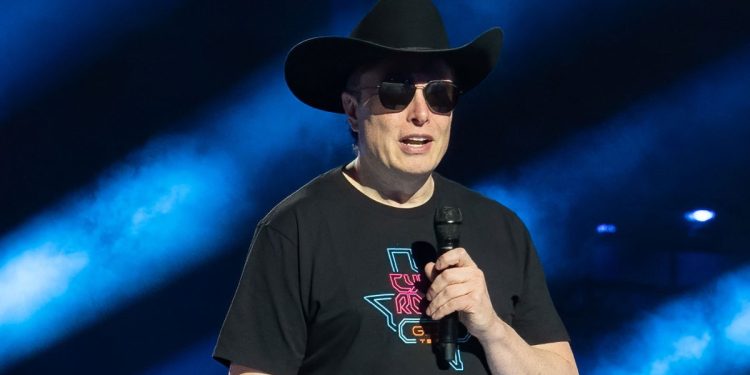 Tesla, tekrar bir trilyon dolarlık kulübe katıldı.