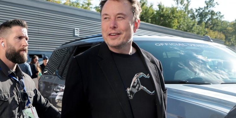 Elon Musk’ın AI şirketi, tüketici uygulaması çıkarabilir.