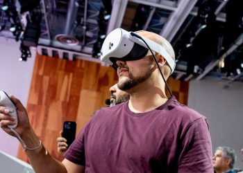 Meta, ABD ve İngiltere üniversitelerinde VR eğitim test ediyor, Avrupa’da ‘metaversity’ kuruyor.