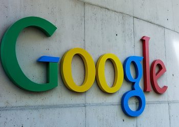 Google Arama, büyük ince yazı karakterlerini test ediyor.