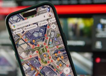 Google Maps’te ürün arama özelliği ve gecikme raporu bildirme seçeneği bulunmaktadır.