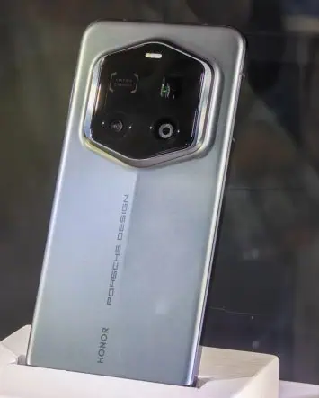 HONOR Magic7 RSR Porsche Design real life image leak 1