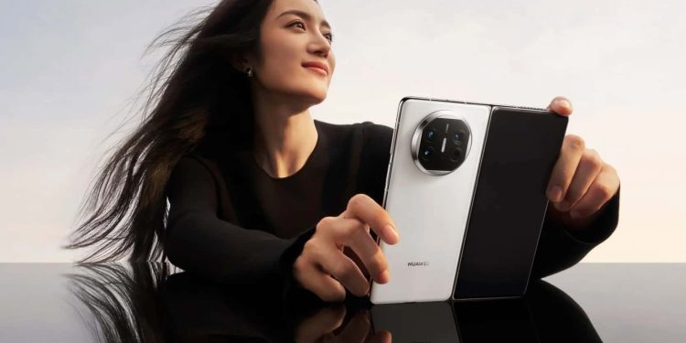 Huawei Mate X6, dünyanın ilk üç katlı telefonundan ilham alacak