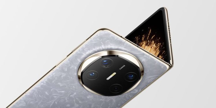 Huawei Mate X6 Katlanabilir Telefon Resmi Olarak Tanıtıldı: Daha İnce Tasarım ve Daha Büyük Ekranlar!