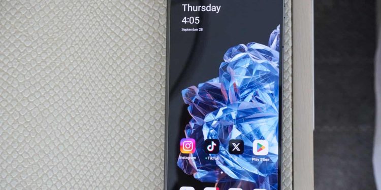 OnePlus, cihazlarına yeni V-serisi güncellemesini yayınlamaya başlıyor.