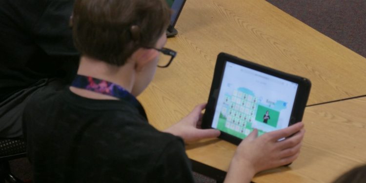 ASL Aspire, işitme engelli çocuklar için STEM eğitimini oyunlaştırıyor.