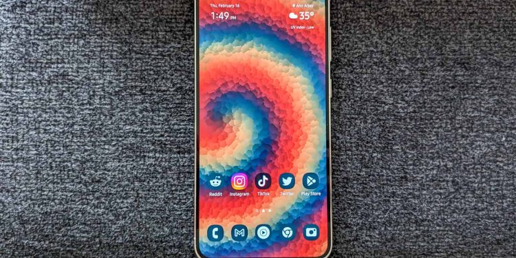 Galaxy S23 serisindeki One UI 6.1.1 güncellemesi Dolby Atmos sesini bozdu.