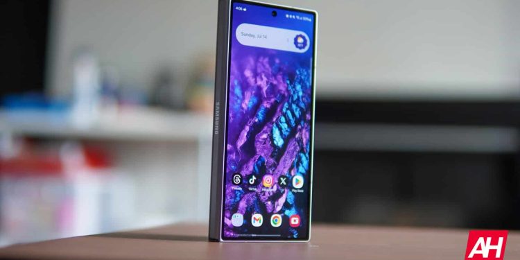 “Samsung, En Yeni Katlanabilir Telefonlarına Kasım Güncellemesini Yayınlıyor”