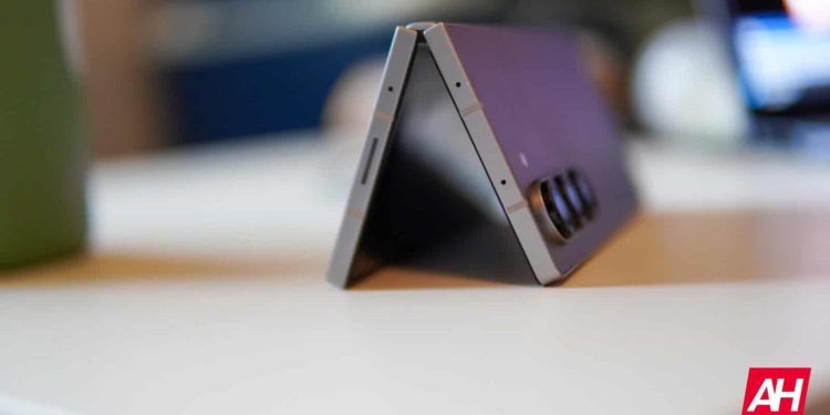 Samsung’un Üç Katlanabilir Telefonu 2025’te Geliyor, Diğer Bir Kaynak İddia Ediyor