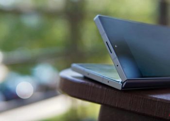 “Global Katlanabilir Akıllı Telefon Pazarı Daralıyor, Samsung’un Pazar Payı da Azalıyor”