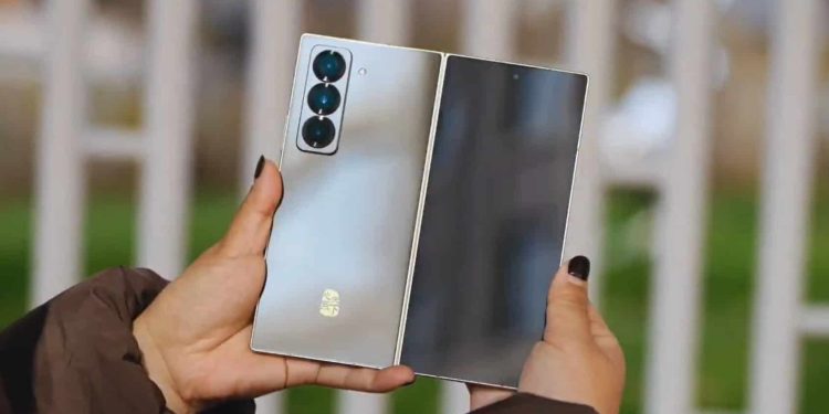 Samsung W25: Samsung’ın ‘Özel’ telefonuna dair bir video İşte!