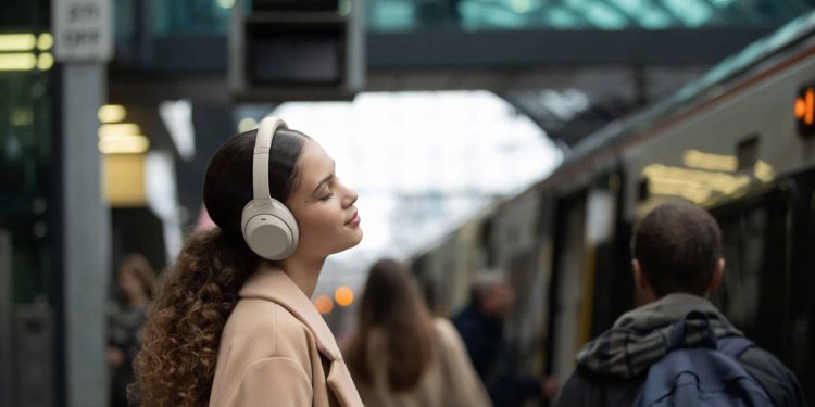 “AH Gerçek Fırsat: Sony WH-1000XM4 Kulaklıklar Artık Sadece 198 Dolar!”