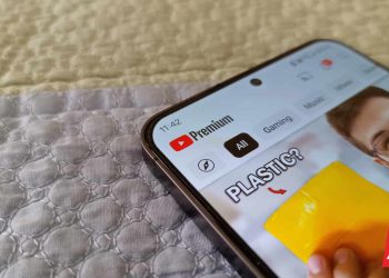 YouTube, Android ve iOS için yeni oynatma hızı kaydırıcısını kullanıma sunuyor.