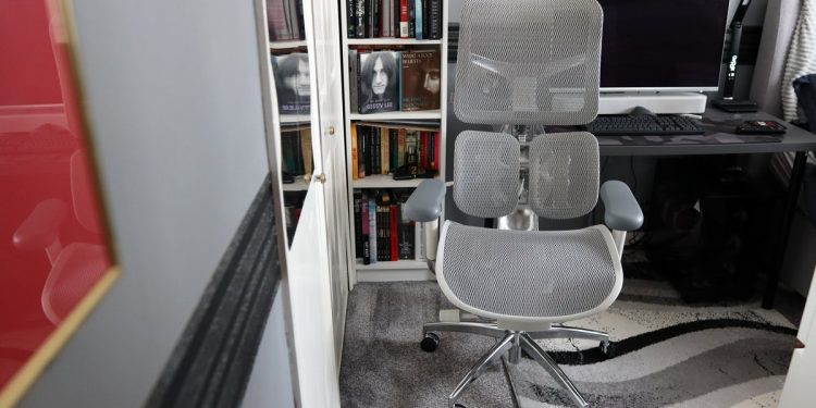Sihoo Doro S300 İnceleme: Geleceğin Ofis Sandalyeleriyle Tanışın
