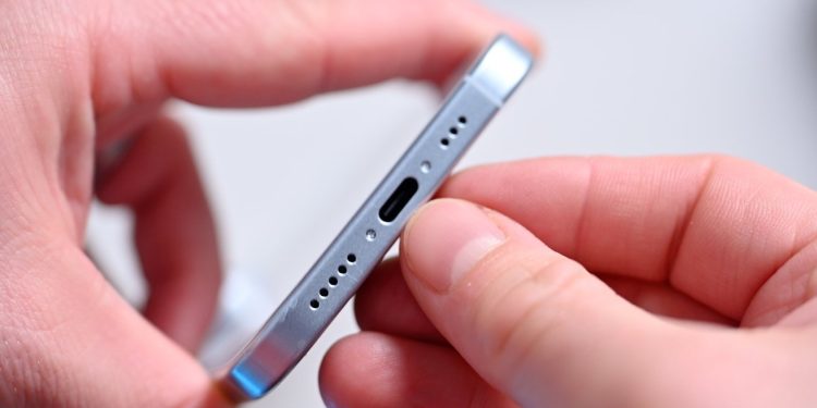 USB-C açığı, yeni iPhone jailbreak tekniklerine yol açabilir.