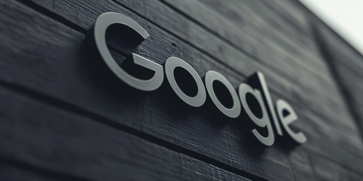 Google, Karanlık Mod İçin Daha Koyu Bir Seçeneği Test Ediyor