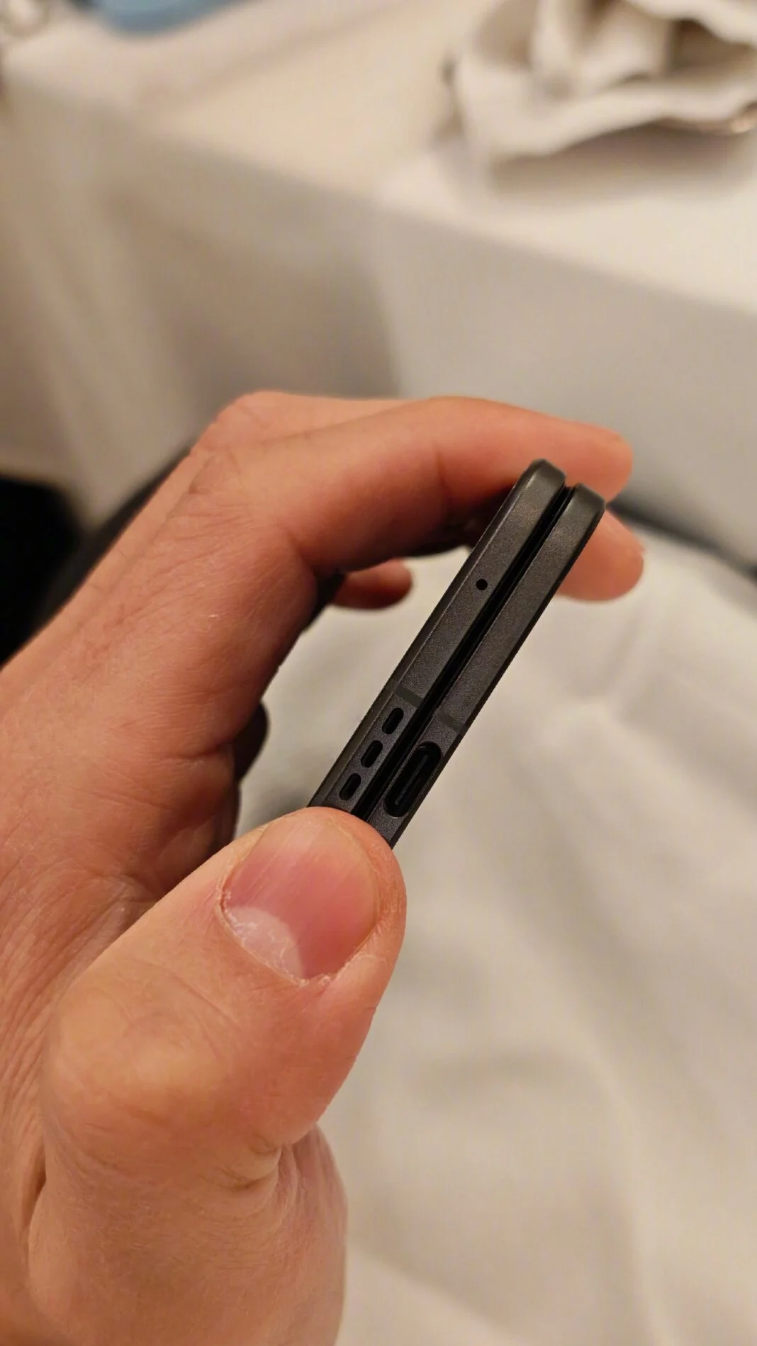 OPPO Find N5 live image folded leak 4