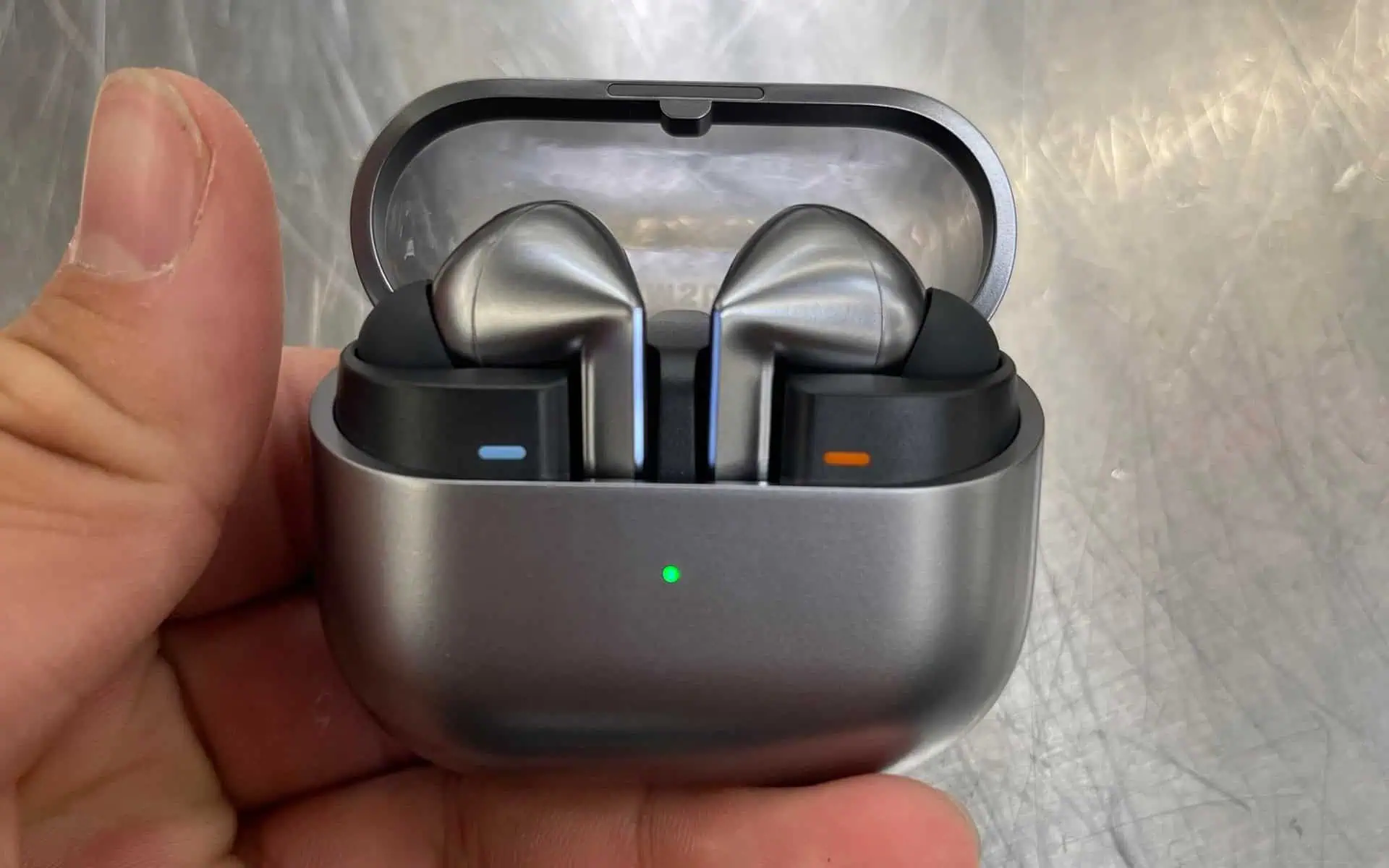 Samsung Galaxy Buds 3 Pro real life photo 8