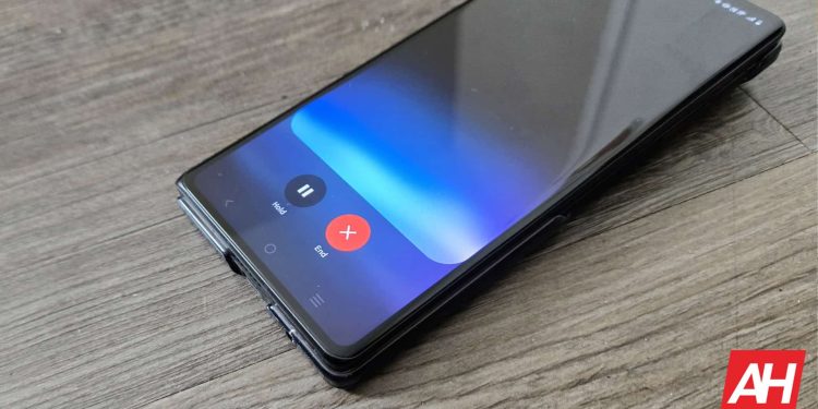 “Gemini Live Artık Basitleştirilmiş Telefon Görüşmesi Tarzı Bildirimler Gösteriyor”