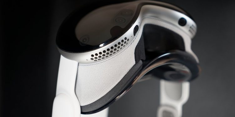 “Sahte Rapor: Apple Vision Pro 2’nin Nisan 2026’da Çıkacağı İddia Ediliyor”