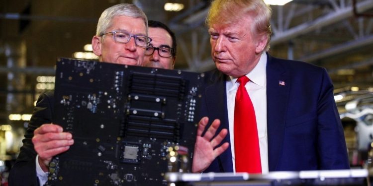“Trump, Apple’a Geniş Kapsamlı Tarifelerden Muafiyet Sağlıyor”
