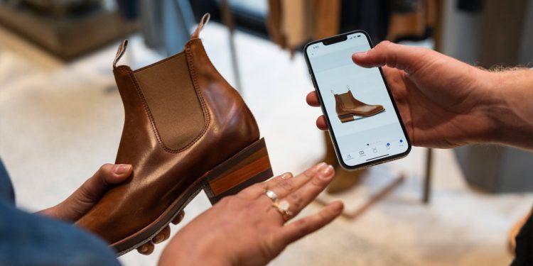 “Apple’a Göre iPhone, Avustralya Ayakkabı Üreticisi İşini Dönüştürdü”