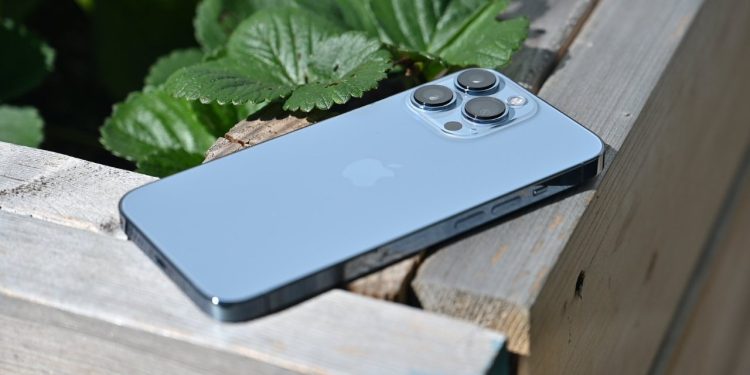 iPhone 17 Pro’nun Gök Mavisi Renk Seçeneğiyle Gelebileceği İddia Edildi