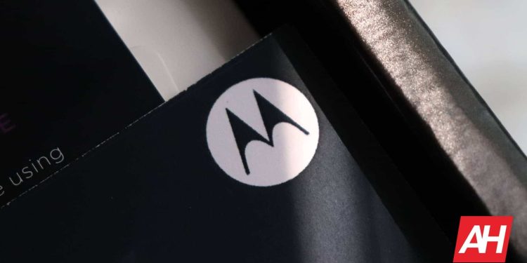 “Motorola Edge 60 Pro Canlı Görselleri, Kavisli Ekranı Yakından Gösteriyor”