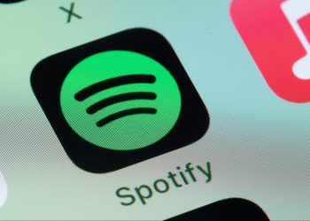 Apple, Spotify’ın ABD kullanıcıları için fiyat bilgisi ve dış ödeme bağlantıları sunan güncellemeyi onayladı.