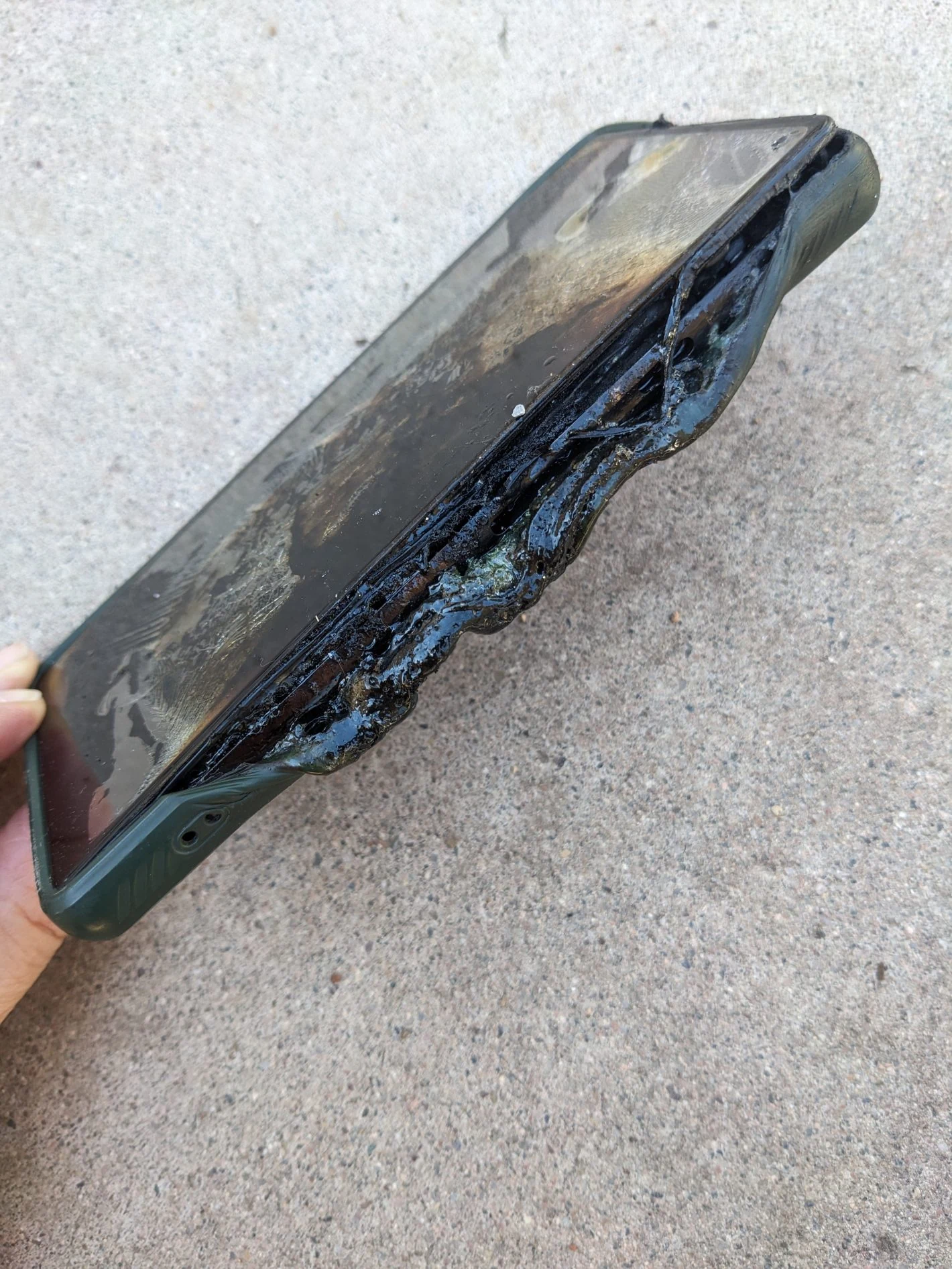 google-pixel-9a-melting-incident-image-1420x1893-1 google pixel 9a melting incident image