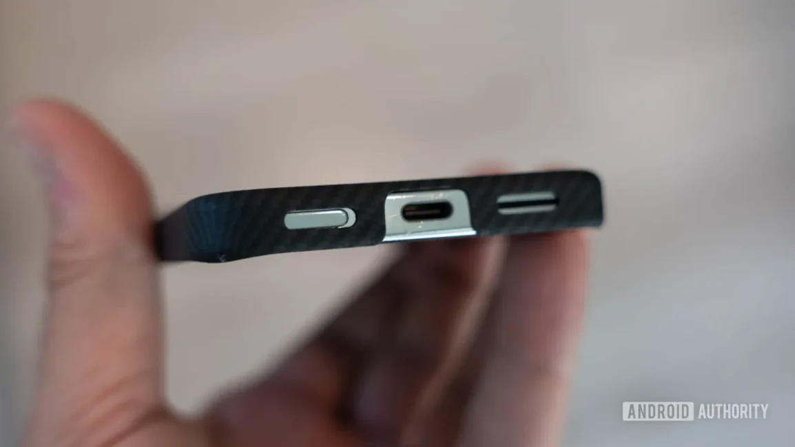 pixel-9-pro-bottom-ports-dont-fit-on-pixel-10-pro-case-leaked-1154x649-1 Pixel 9 Pro bottom ports don't fit on Pixel 10 Pro case leaked